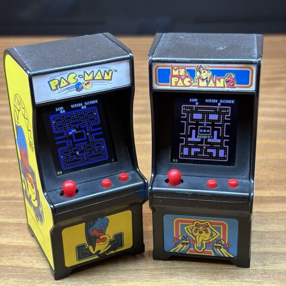 Pac Man Arcade Game World's Smallest Miniature Keychain  Super Impulse - Picture 3 of 11